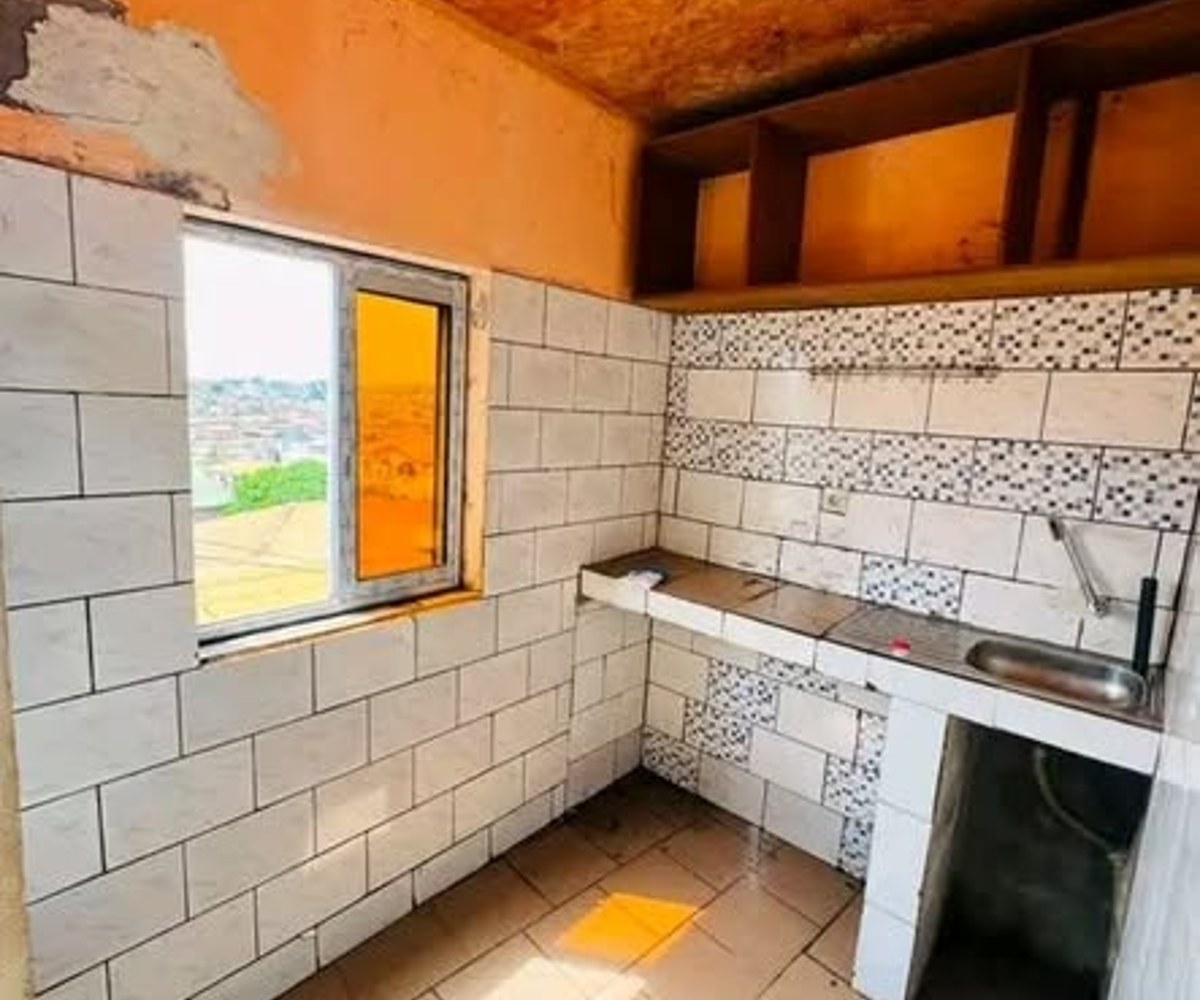 Chambre moderne 3 pièces à Odza - 30 000 FCFA/mois