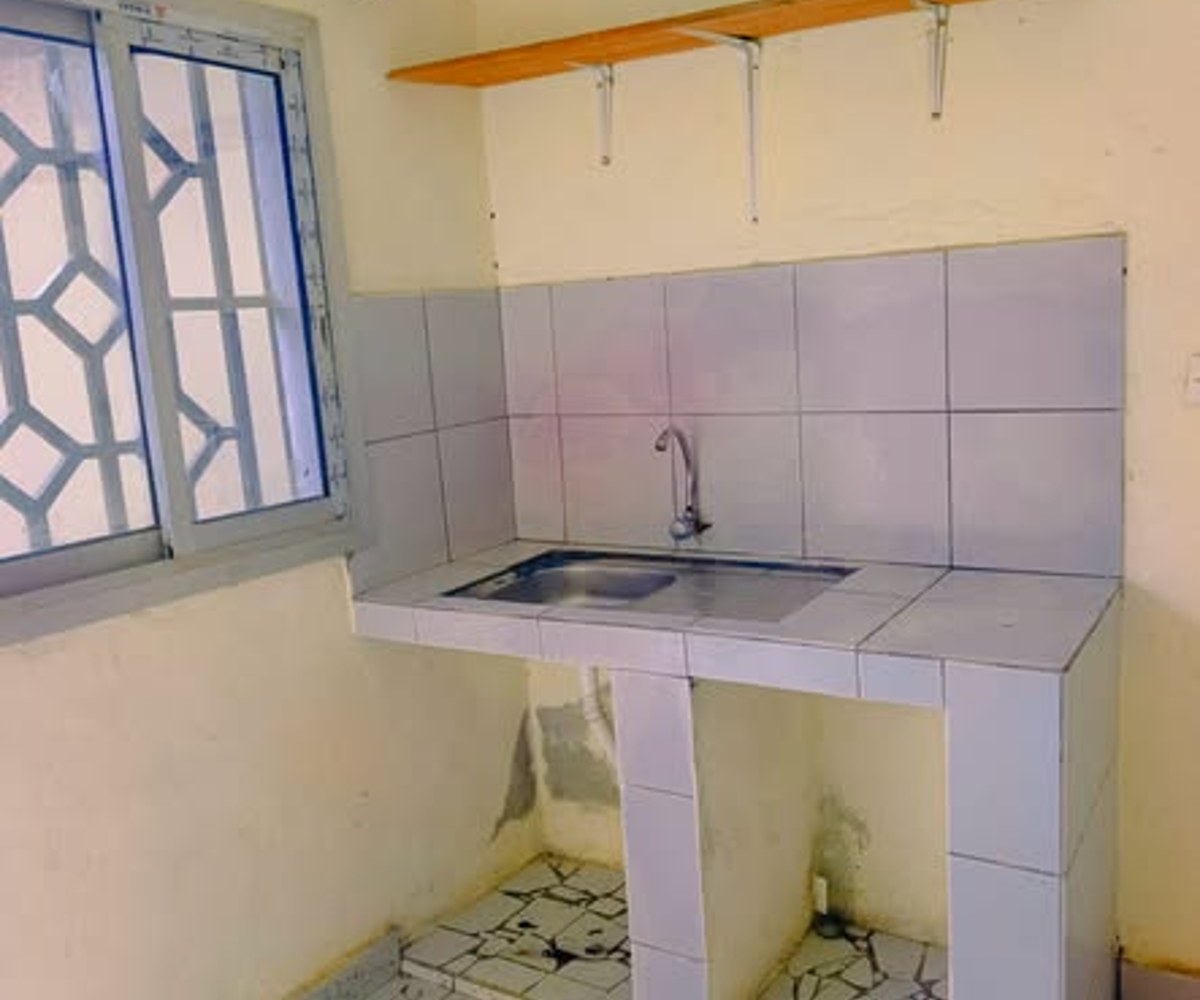 Chambre moderne à louer à Tsinga Village
