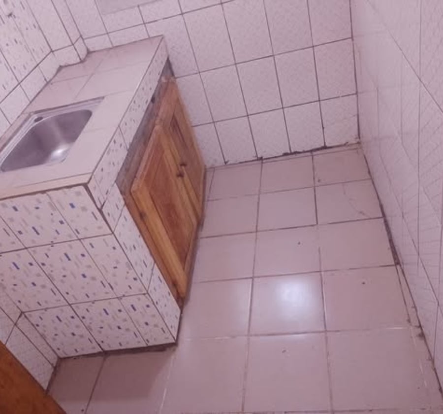 Grande chambre moderne à Mimboman - Petit Marché du Château