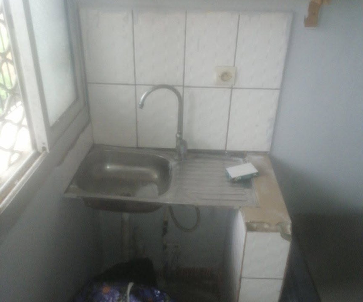 Chambre moderne à louer à Ndokoti
