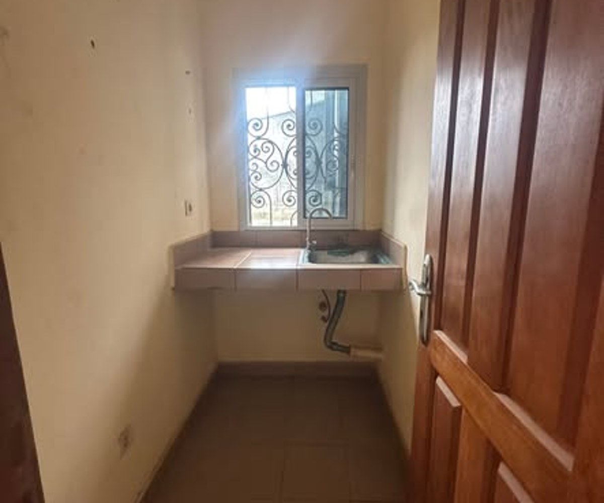 2 chambres modernes à PK15 Douala