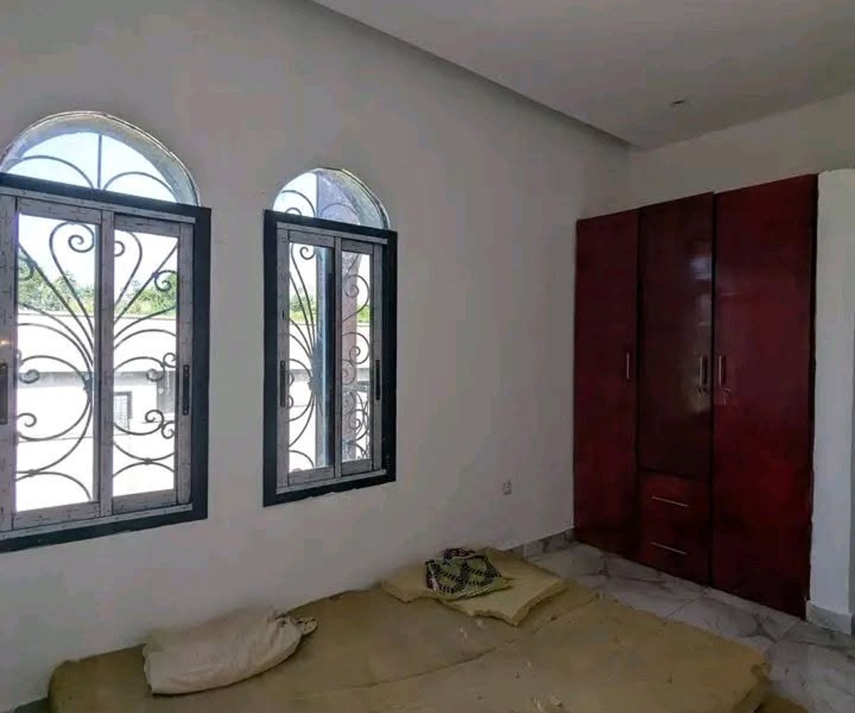 Studio moderne à louer à Odza Borne 10