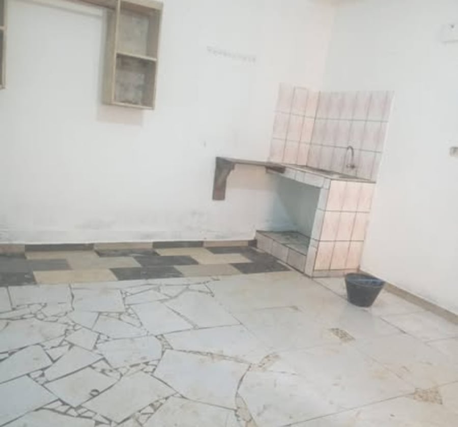 Chambre moderne à louer à Etoug-Ebe