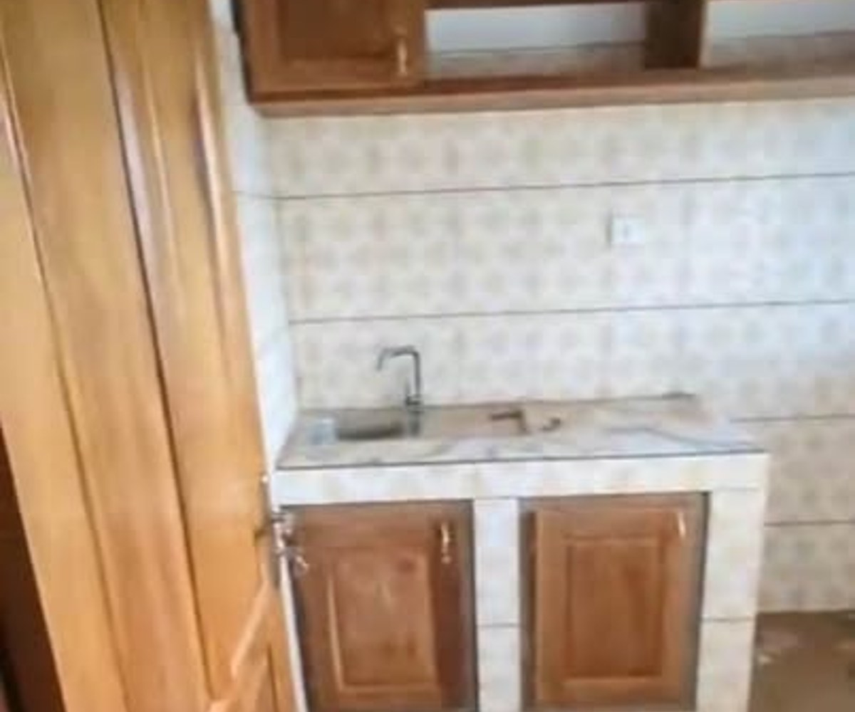 Vaste chambre moderne à Nkolfoulou