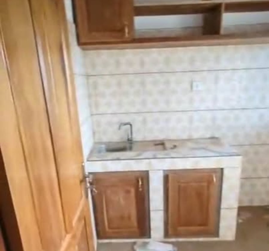 Vaste chambre moderne à Nkolfoulou