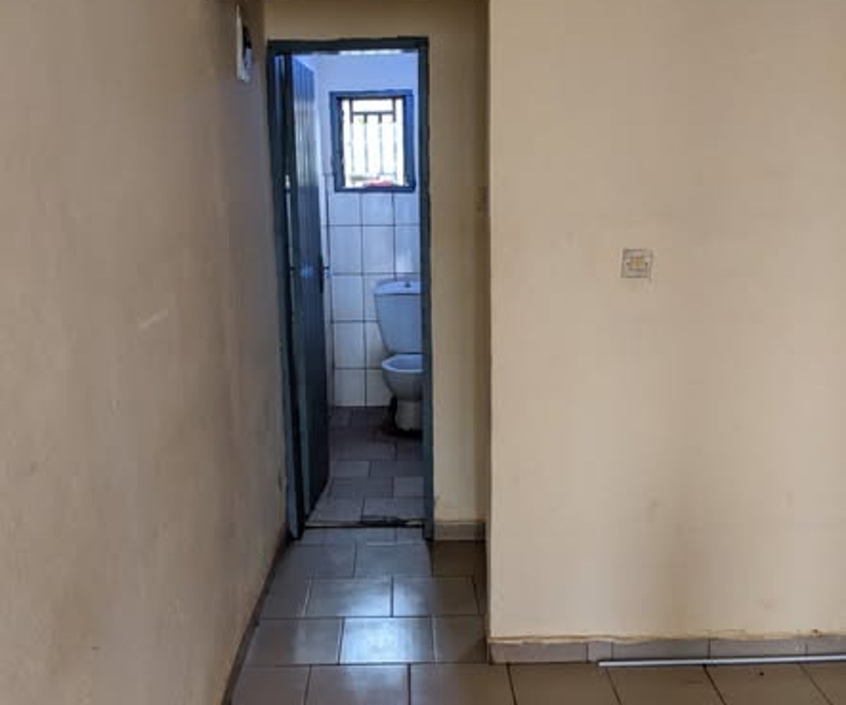 Studio moderne à louer au Rond Point Damas, Yaoundé