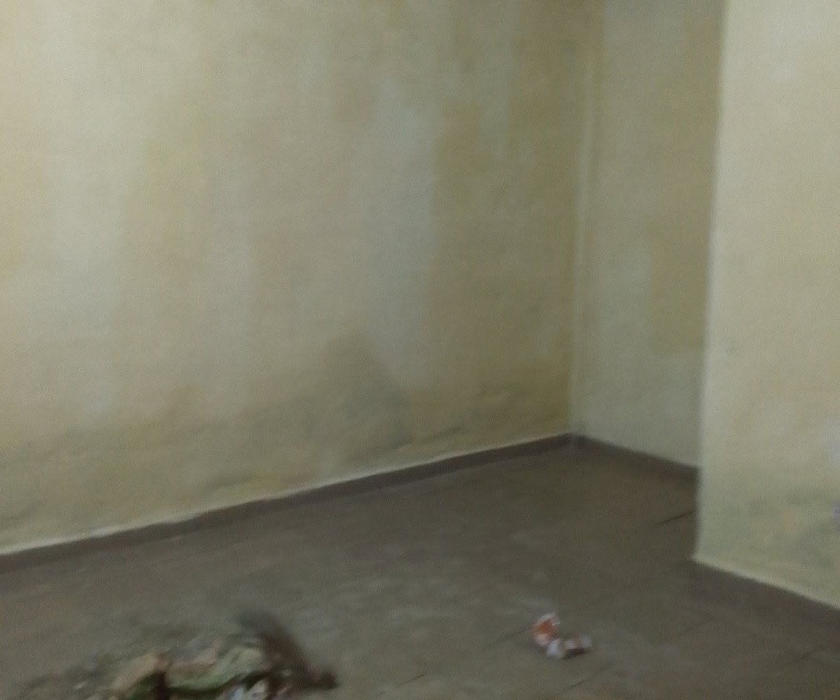 Grande chambre moderne à Nsimeyong
