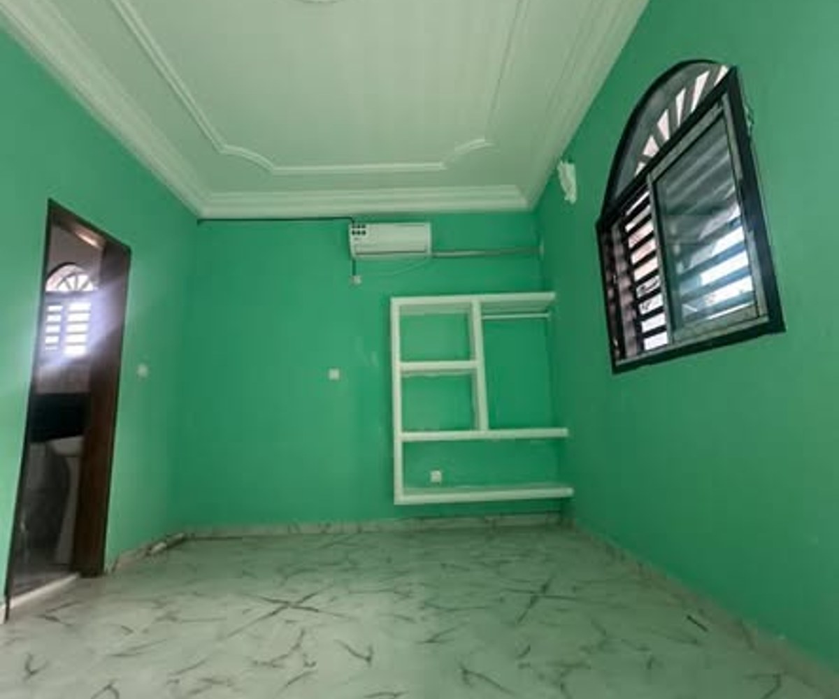 Studio moderne climatisé à PK12 Douala