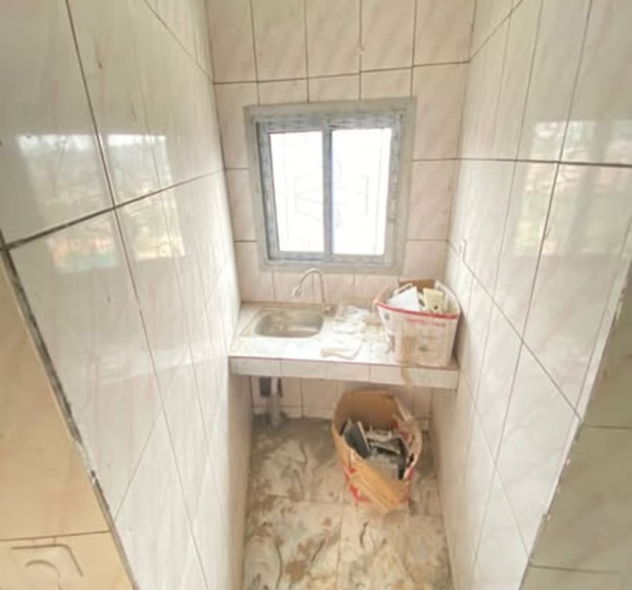 Chambre moderne à louer au carrefour MEEC, Yaoundé
