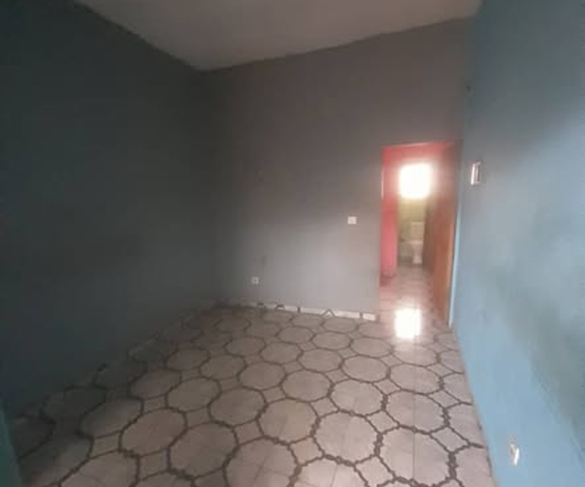 Studio moderne à louer à Mbadoumou, Simbock