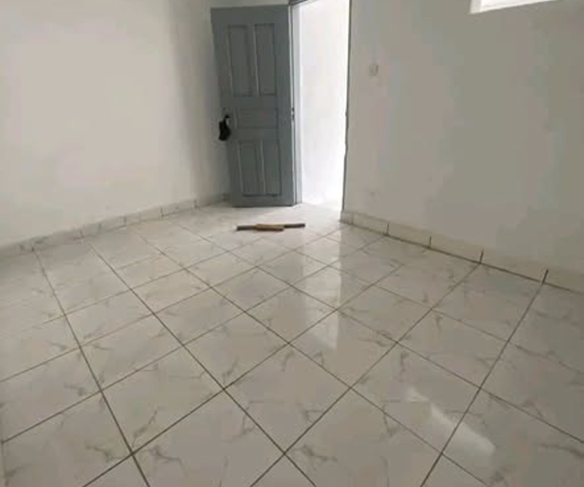 Studio moderne à Nyalla, entrée école