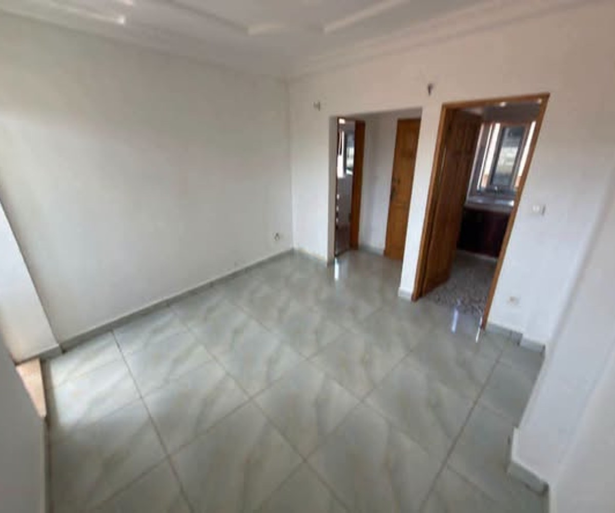 Studio moderne à Tradex Emana - 60 000 FCFA/mois