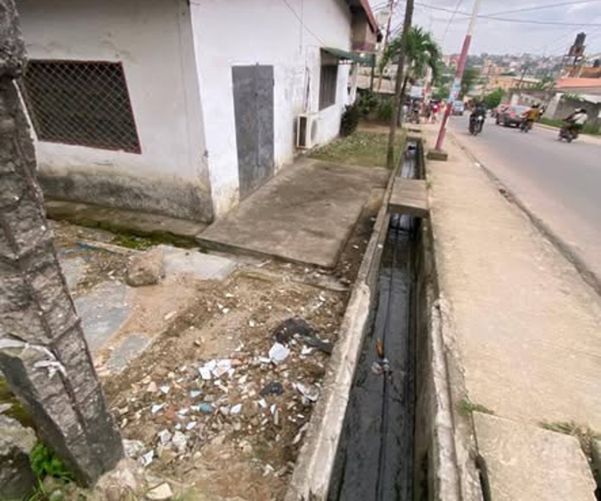Villa à vendre - Makepe, Douala - 4 chambres - 500 m²