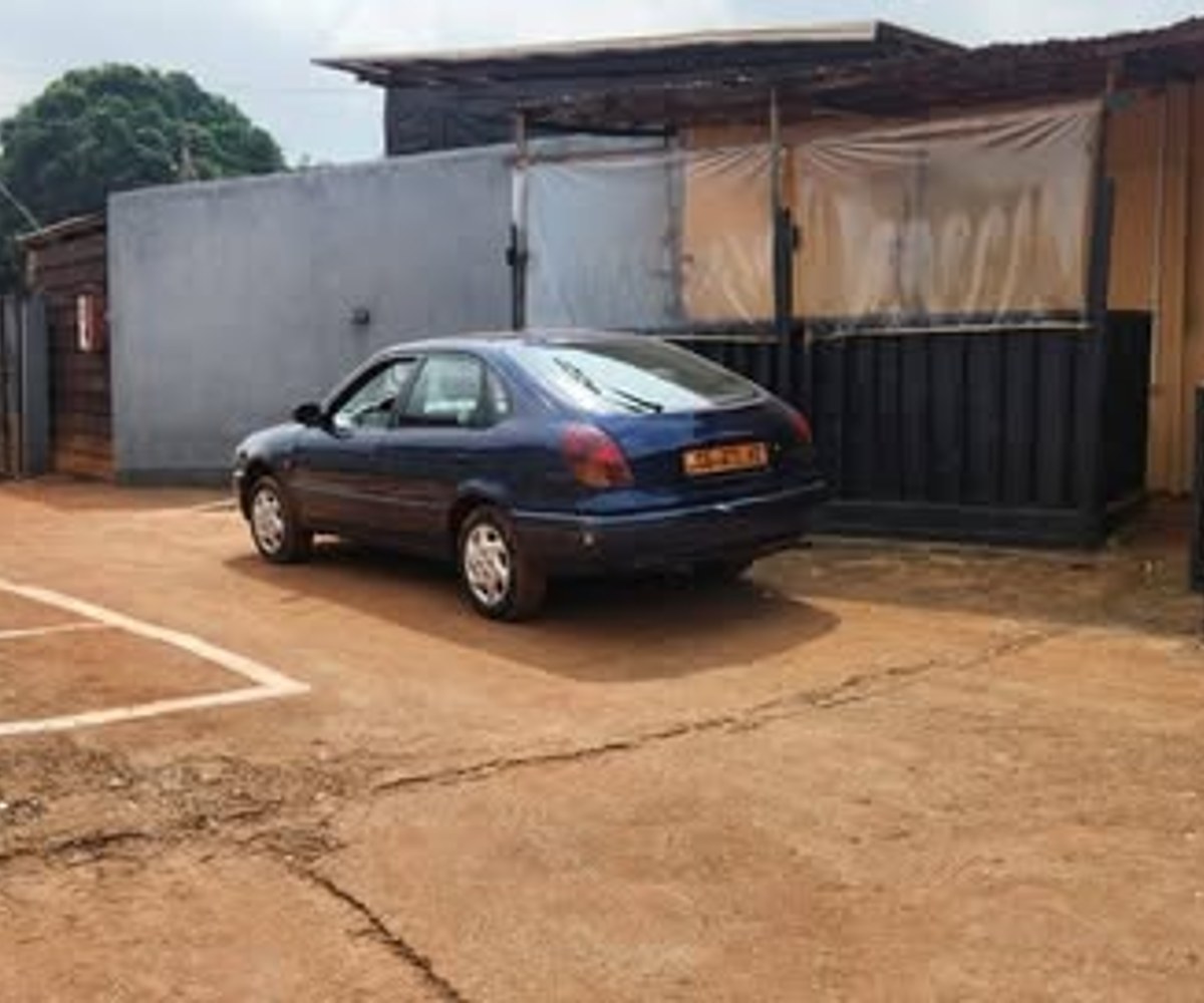 Espace commercial à louer à Yaoundé Fourgerol