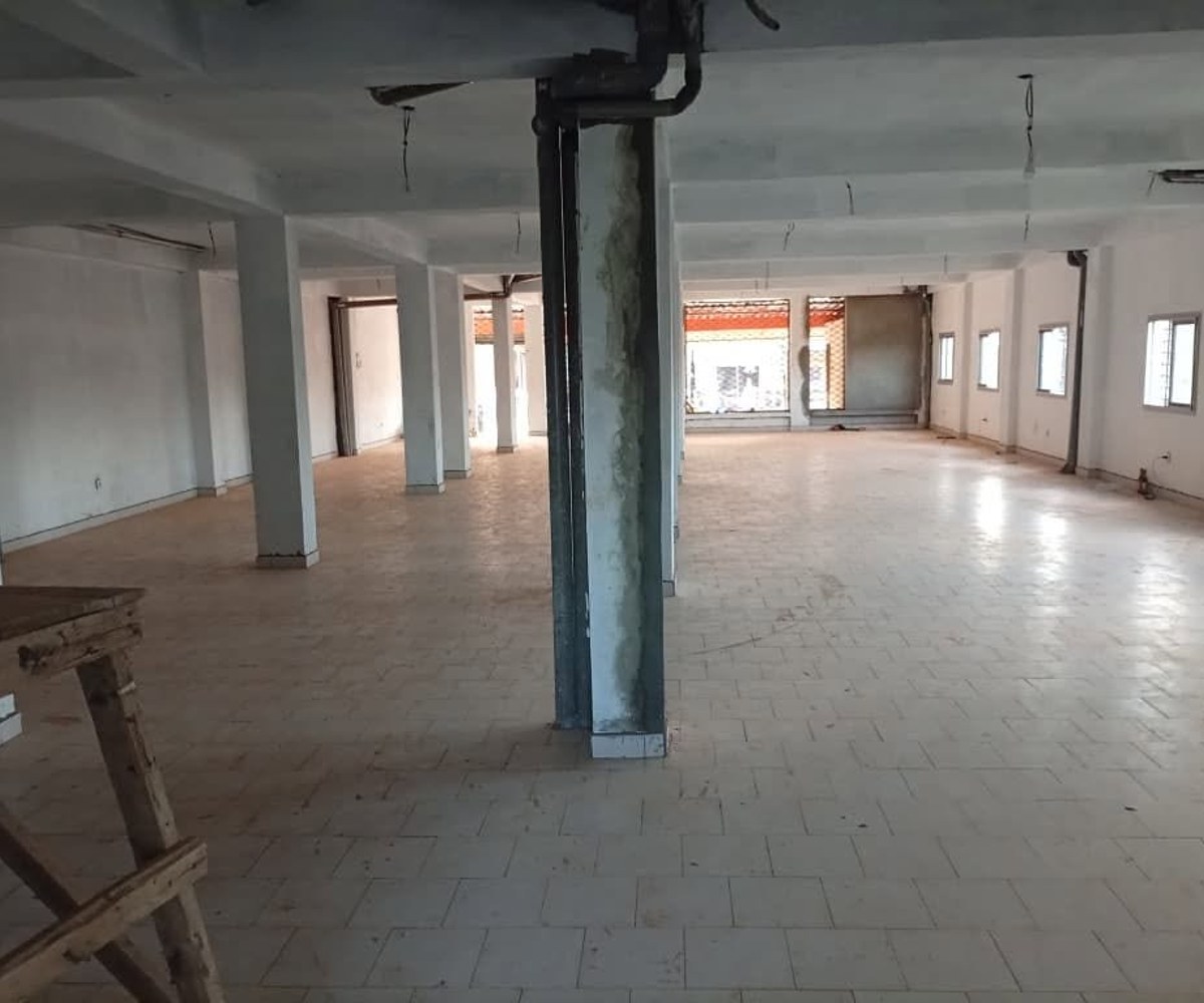 Magasin de stockage à louer à Yaoundé Simbock