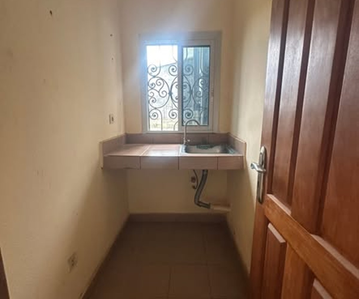Chambre moderne 3 pièces à PK15 Douala