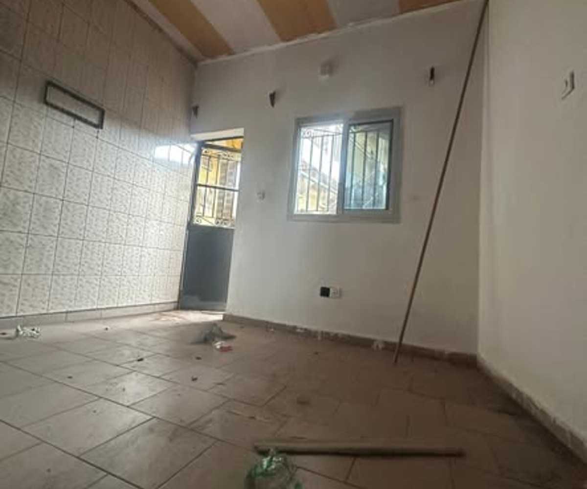 Chambre moderne 3 pièces avec placard - PK 14, Douala