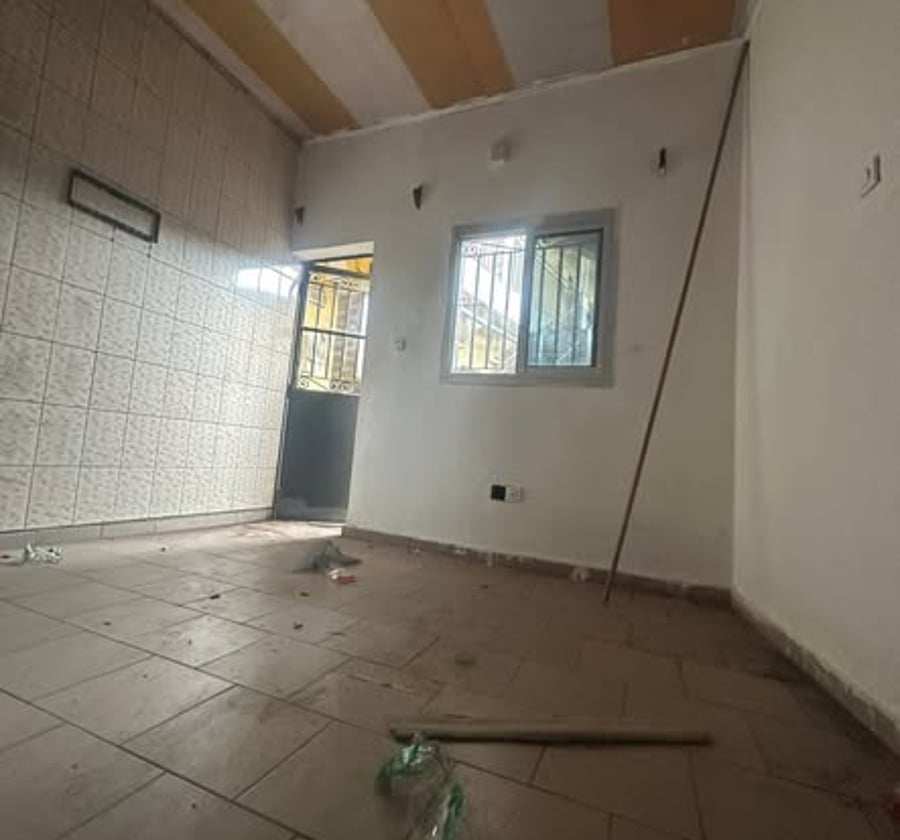 Chambre moderne 3 pièces avec placard - PK 14, Douala