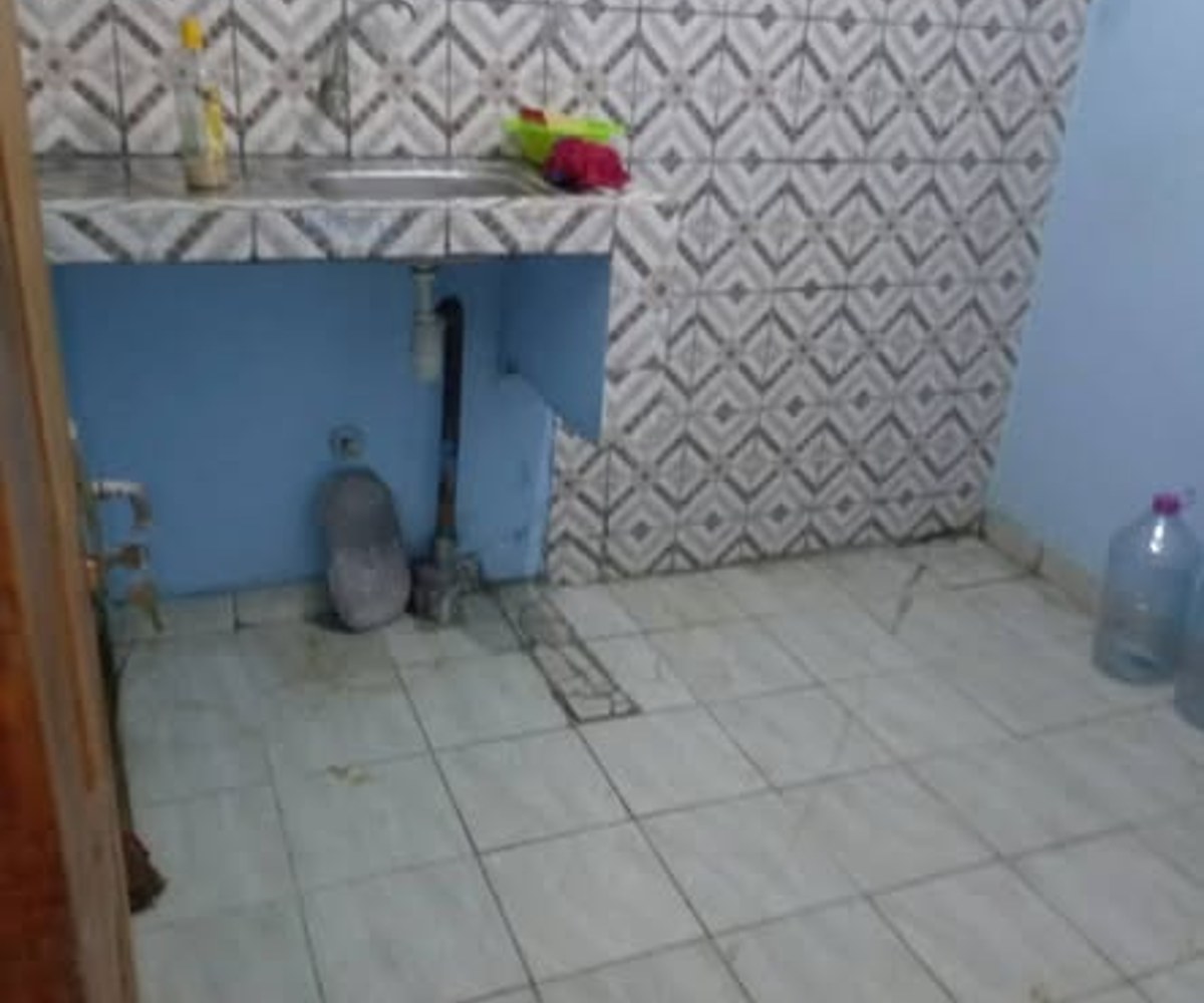 Vaste chambre moderne à louer - Ndogbong, Douala