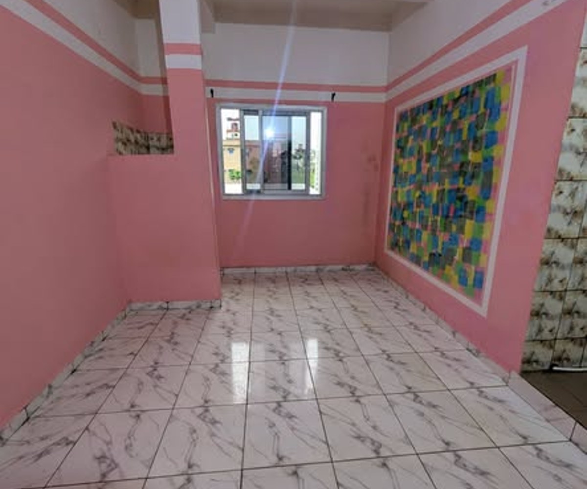 Jolie et vaste chambre à louer à Logbessou
