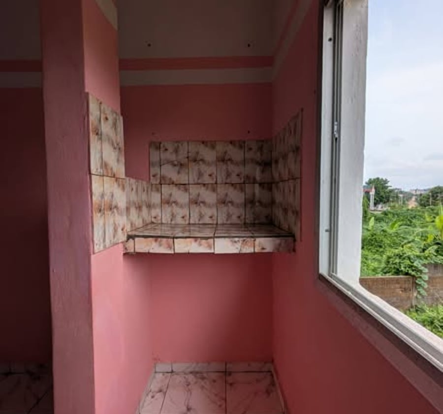 Jolie et vaste chambre à louer à Logbessou