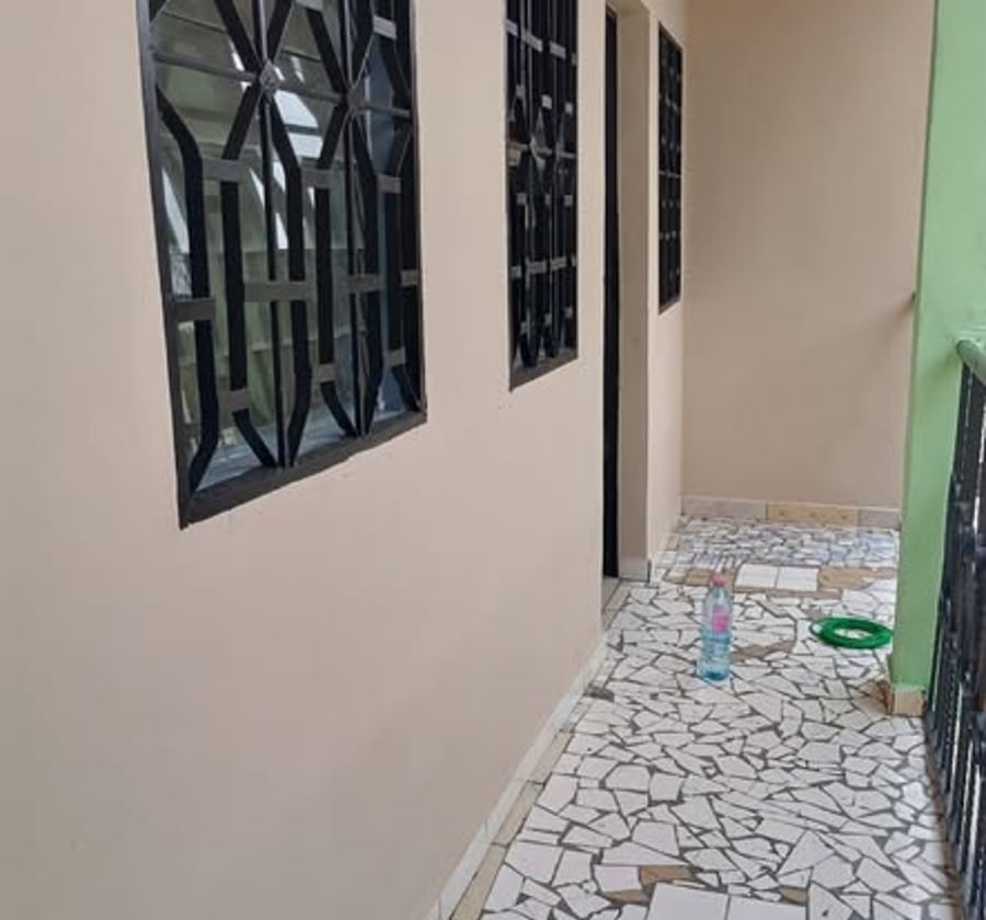 Studio moderne à PK12 – Entrée Baobab
