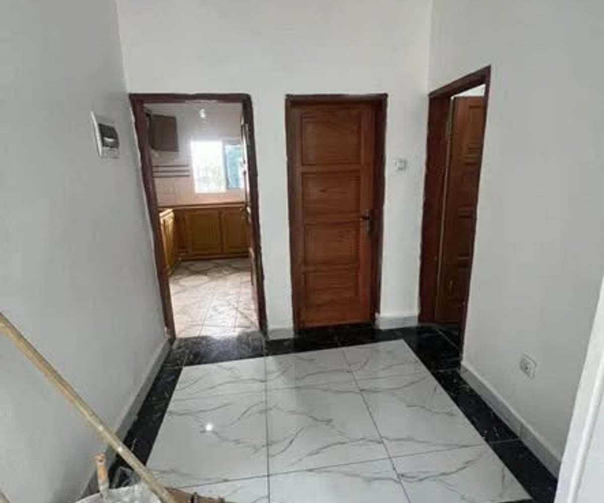 Studio moderne à louer à Efoulan