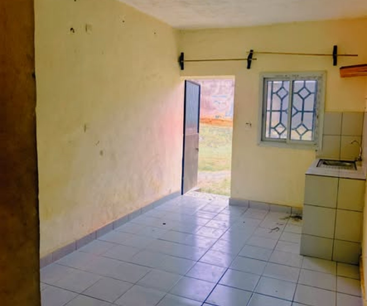 Chambre moderne à louer à Tsinga Village