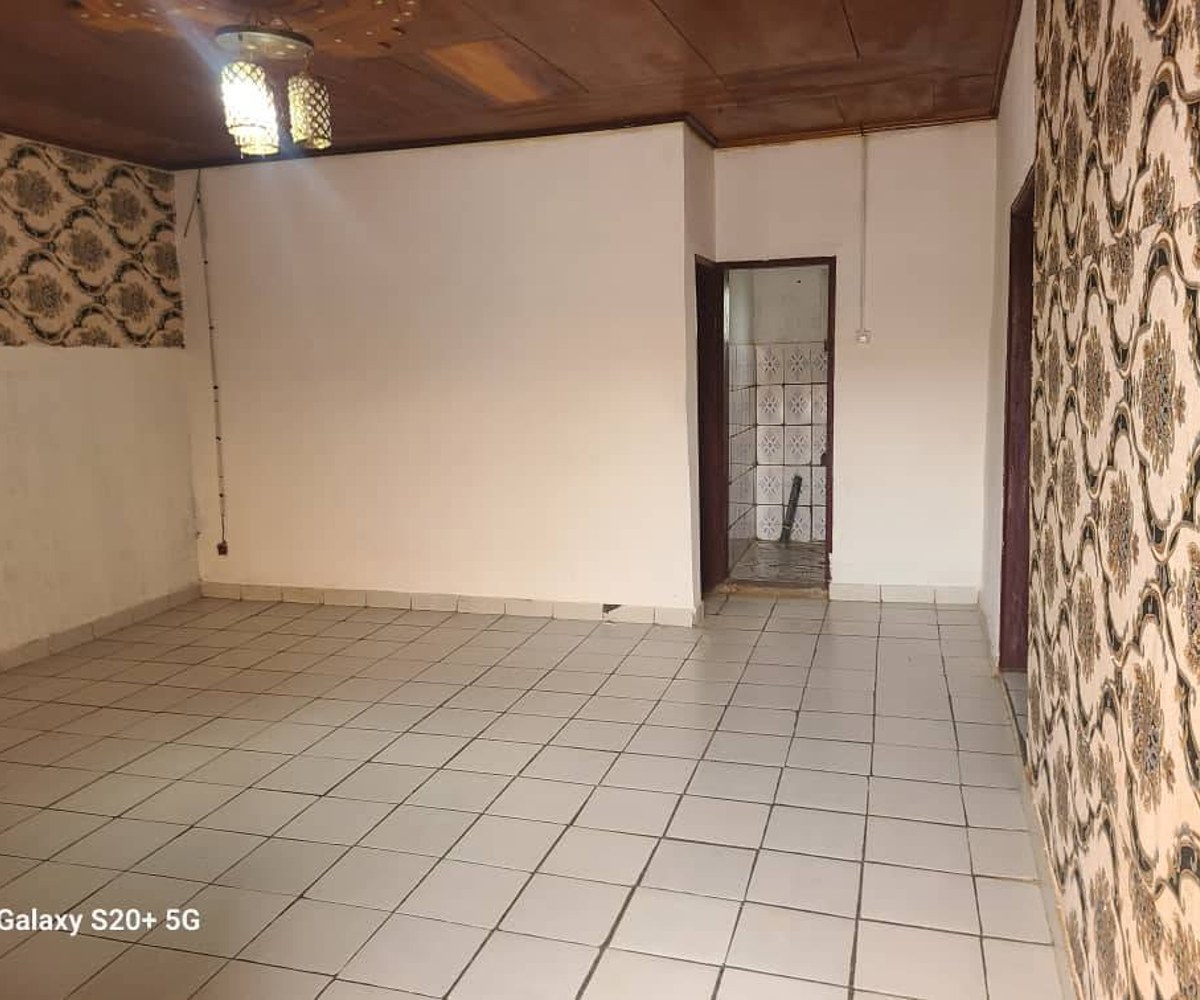 Maison 6 pièces à louer à Yaoundé (Carrière Monti)