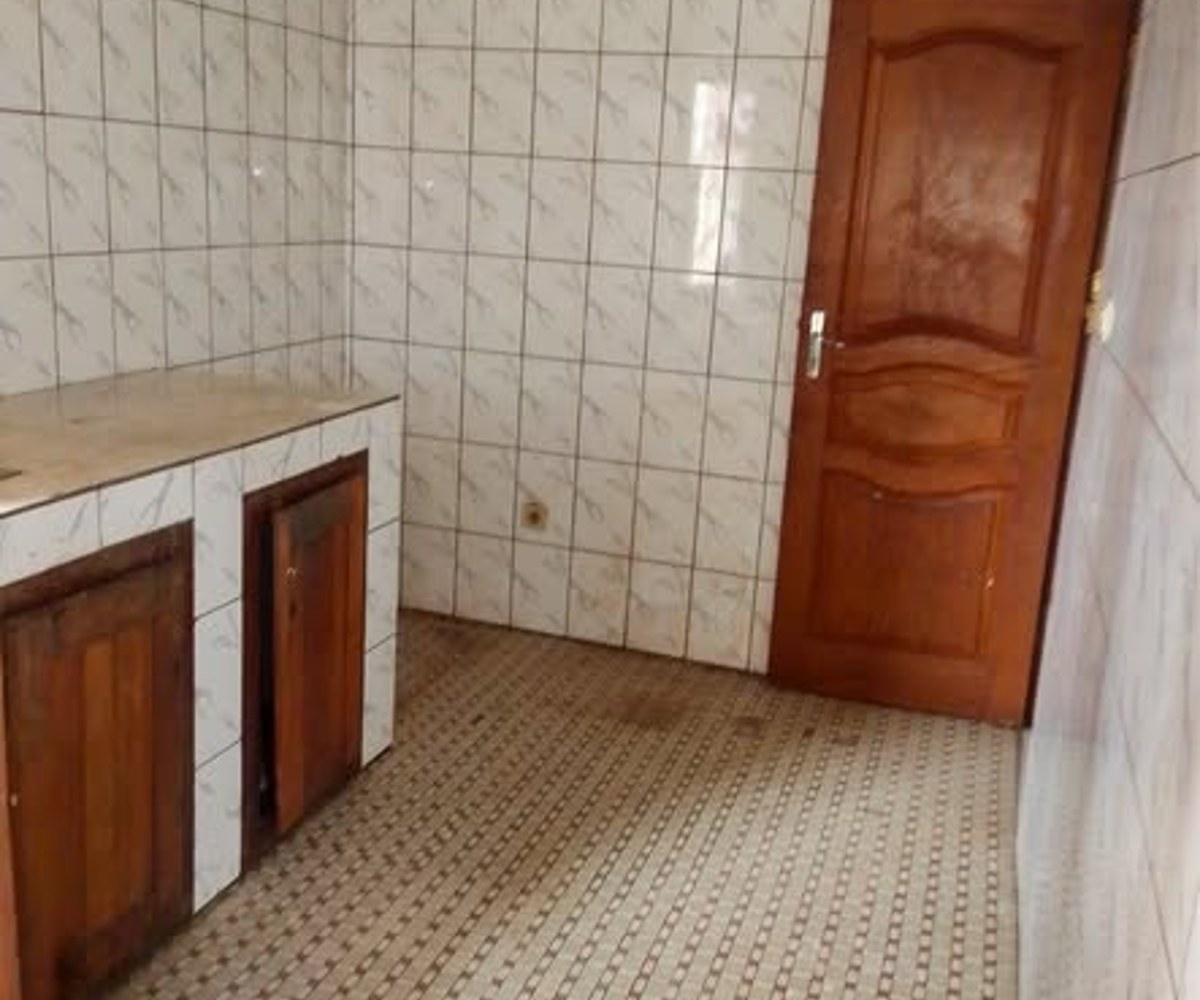 Grand appartement moderne, 3 chambres, 2 douches, climatisé, Nkomo, Yaoundé