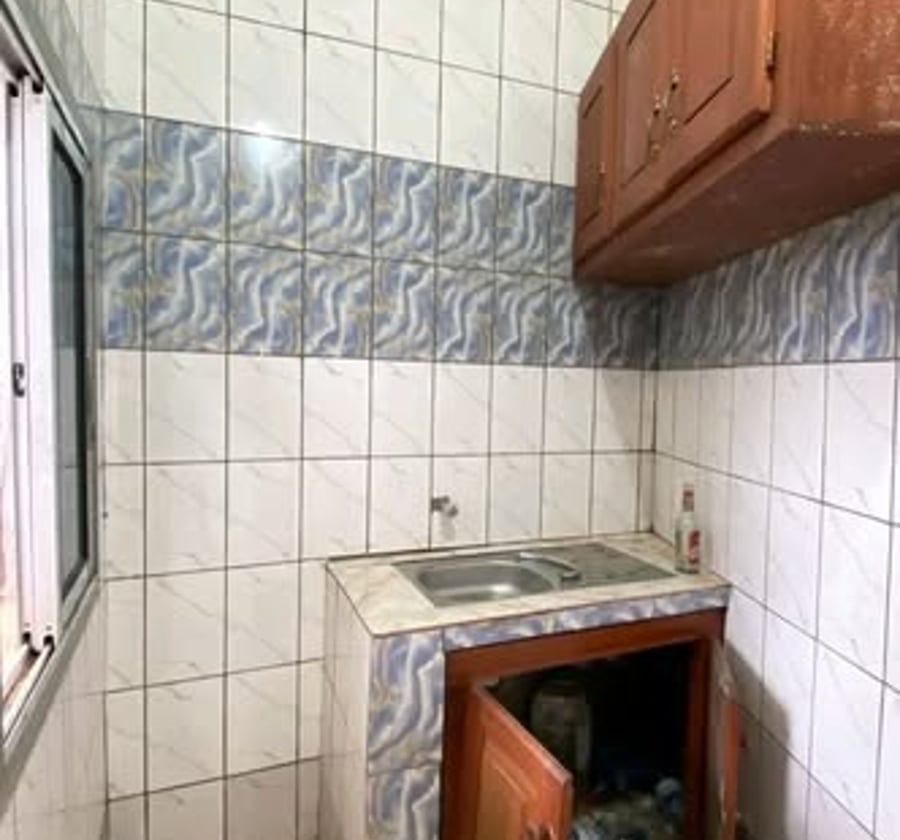 Vaste chambre moderne à louer à Akwa Nord