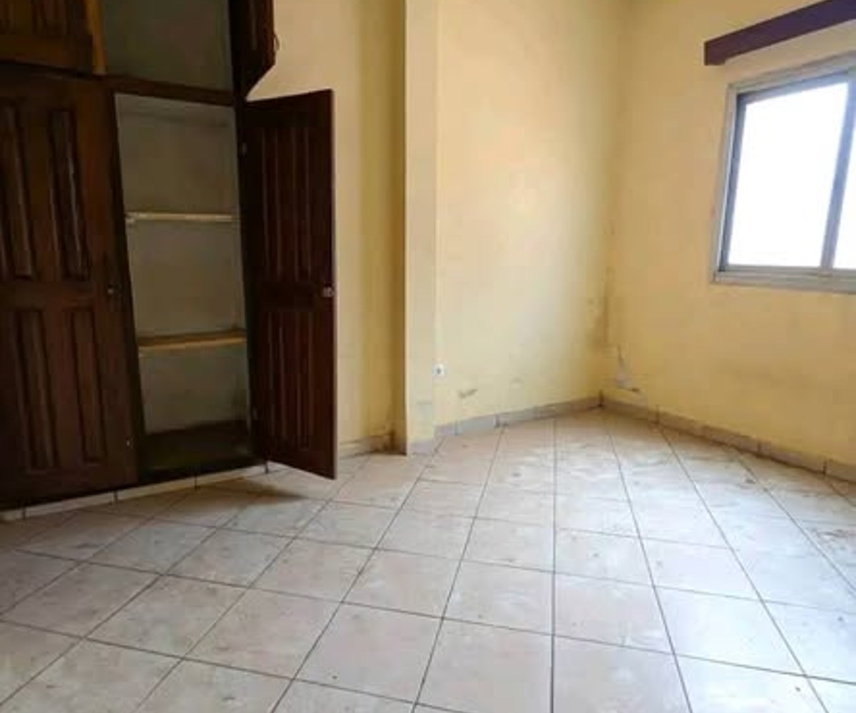 Grand appartement 3 chambres à Mvan