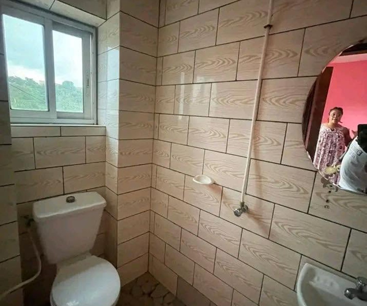Vaste chambre moderne à louer - Obobogo