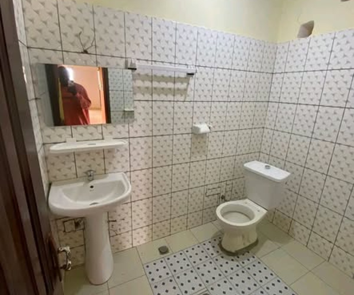 Chambre moderne à louer - Odza