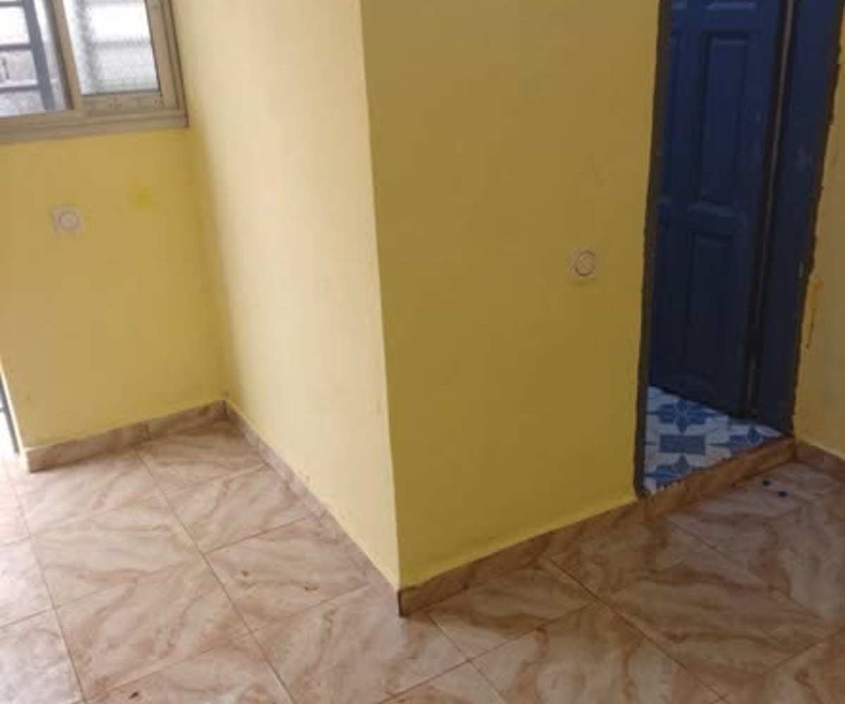 Chambre moderne à louer - Nkoabang, Vie Continue