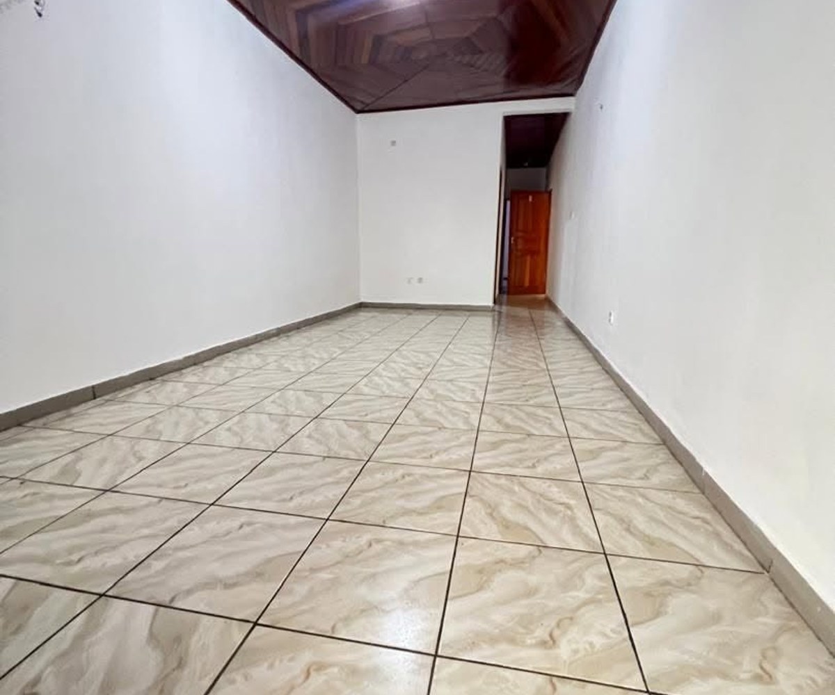 Vaste et magnifique studio moderne à louer à logbessou a 80m des pavés au 1er niveau constitué