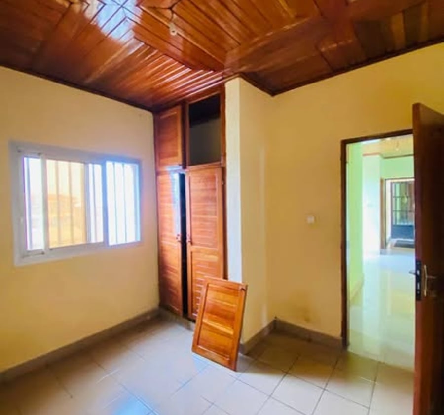 Appartement 2 chambres à louer à Logbessou