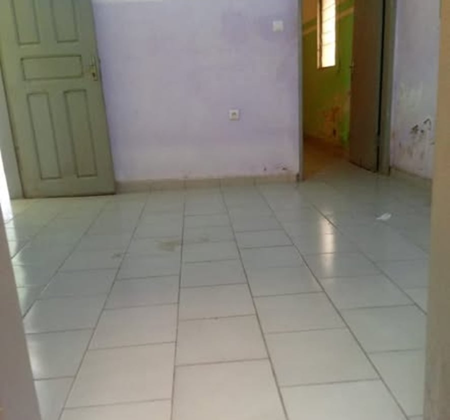 Studio moderne à louer à Kotto - Hôpital