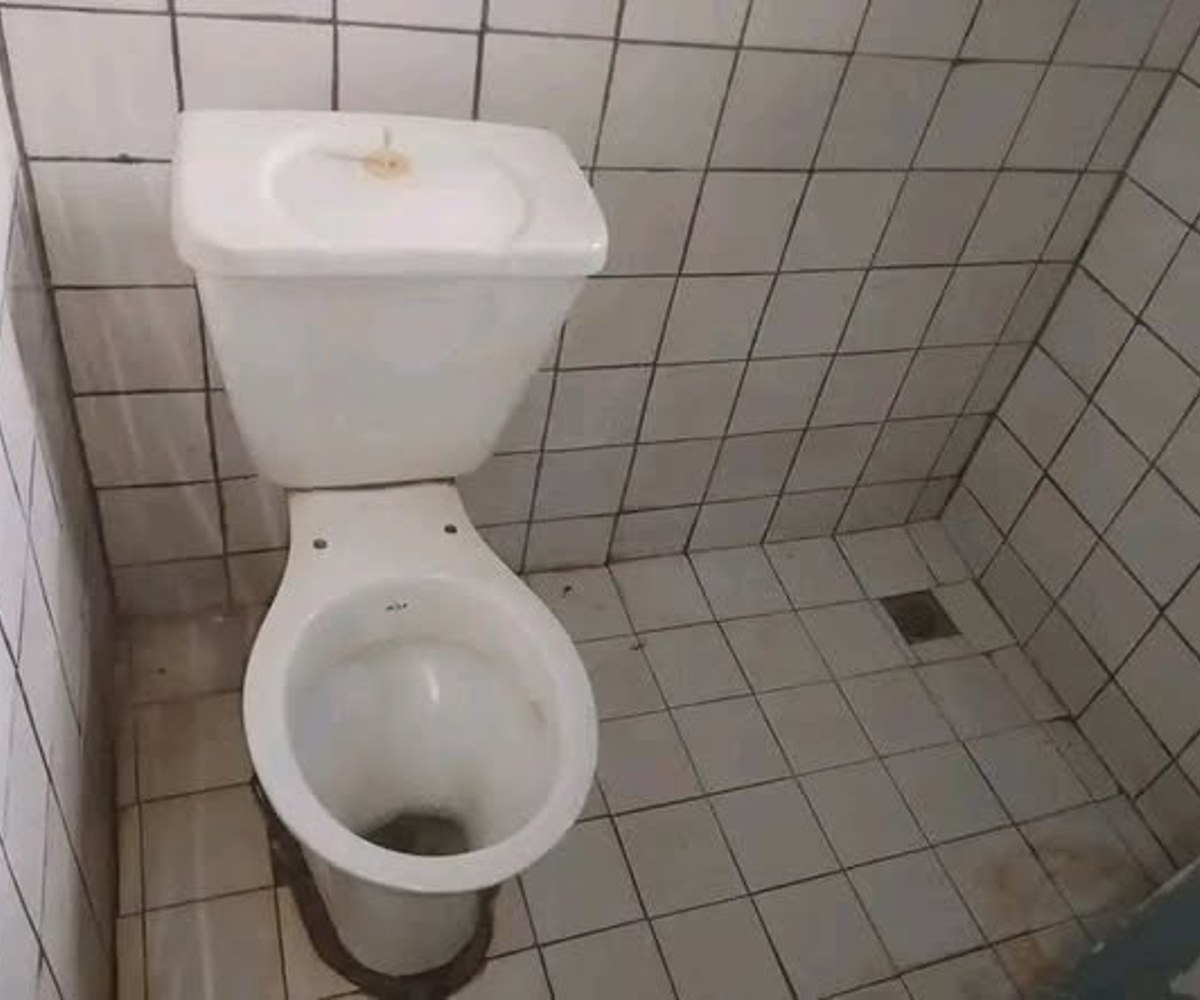 Studio moderne à Mimboman, petit marché du château
