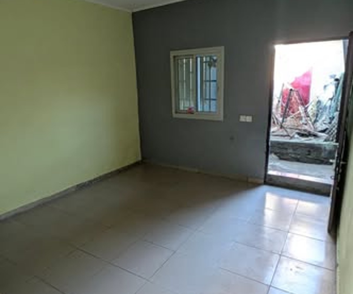 Vaste chambre moderne à Ndogbong