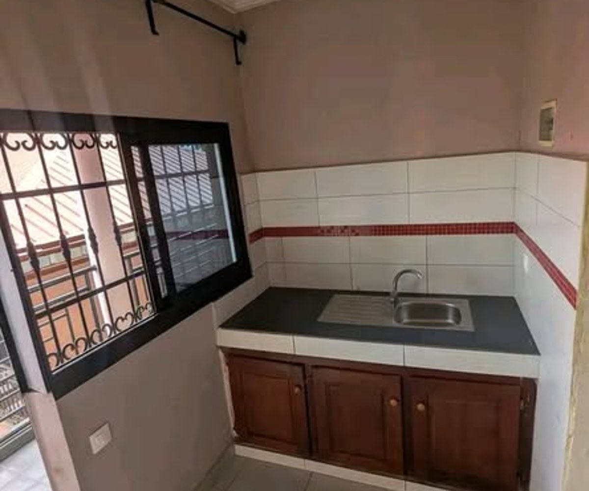 Chambre moderne à louer à Emana