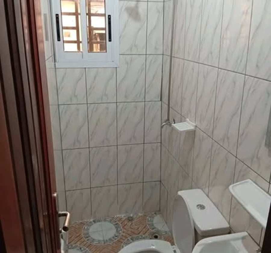 Chambre moderne à louer - Logbaba, Douala