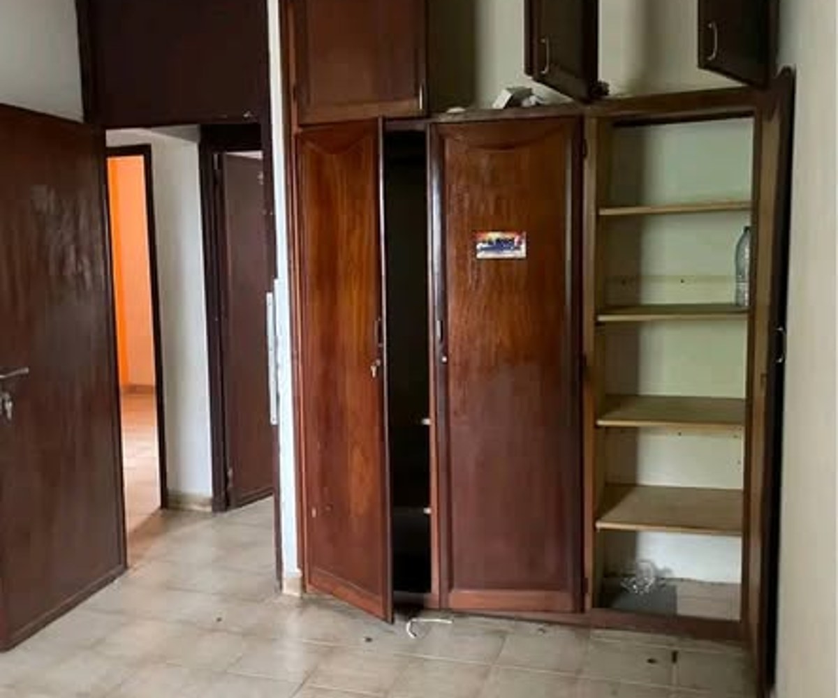 Villa à louer à Makepe, Douala – 3 chambres, 3 douches, parking, cour arrière