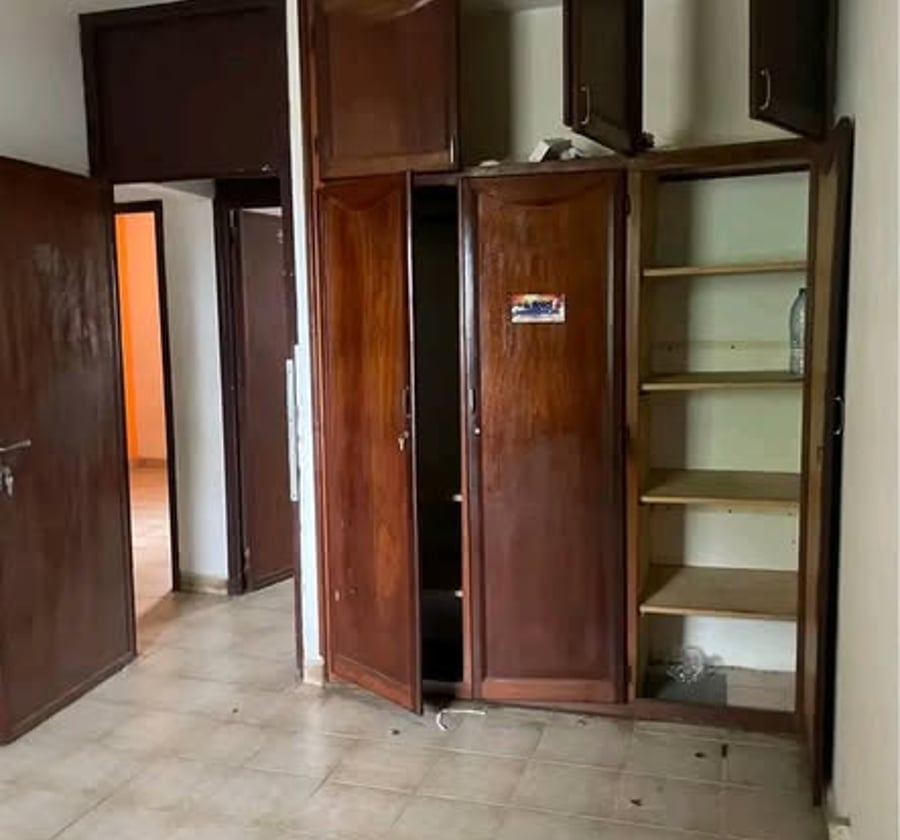 Villa à louer à Makepe, Douala – 3 chambres, 3 douches, parking, cour arrière