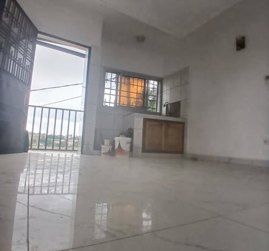 Studio moderne à PK 12, Douala
