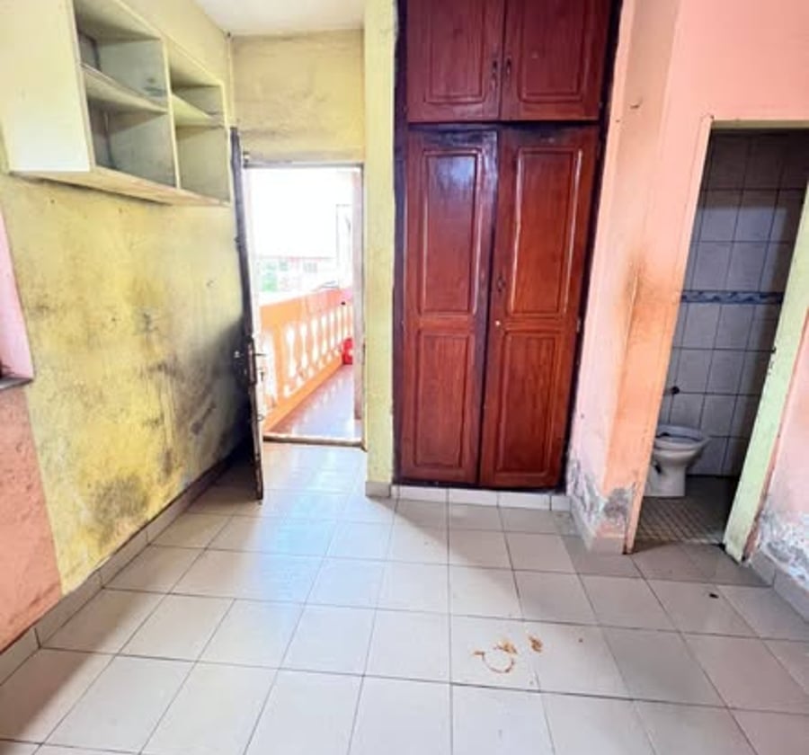 Chambre moderne à louer - Biyem-Assi (Tamtam) - 25 000 FCFA