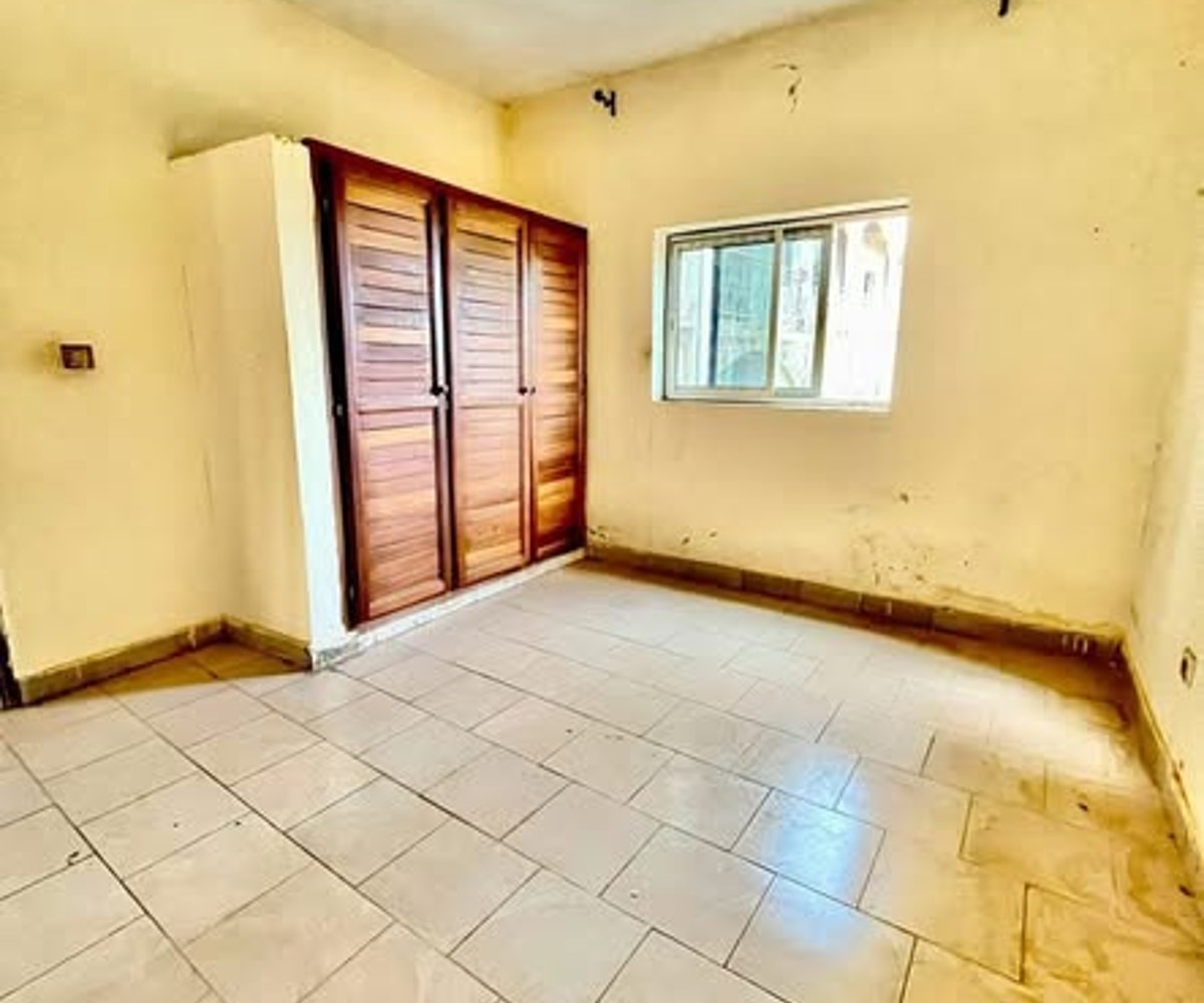 Appartement individuel à louer – Awae Escalier