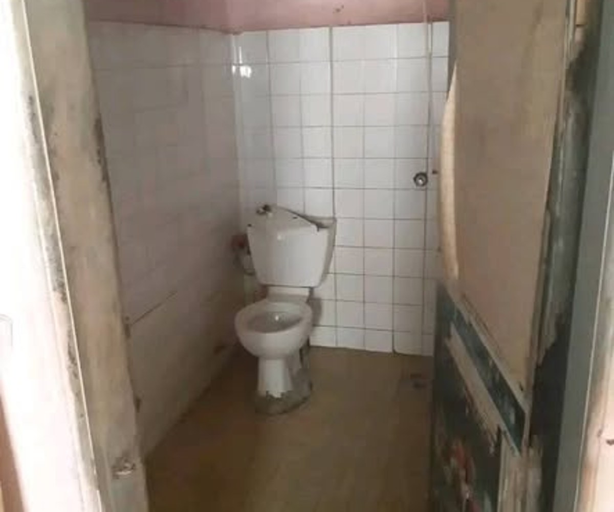 Grande chambre à louer à PK8, Douala