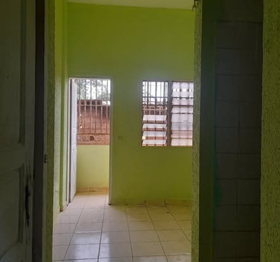 Chambre moderne à louer à Soa