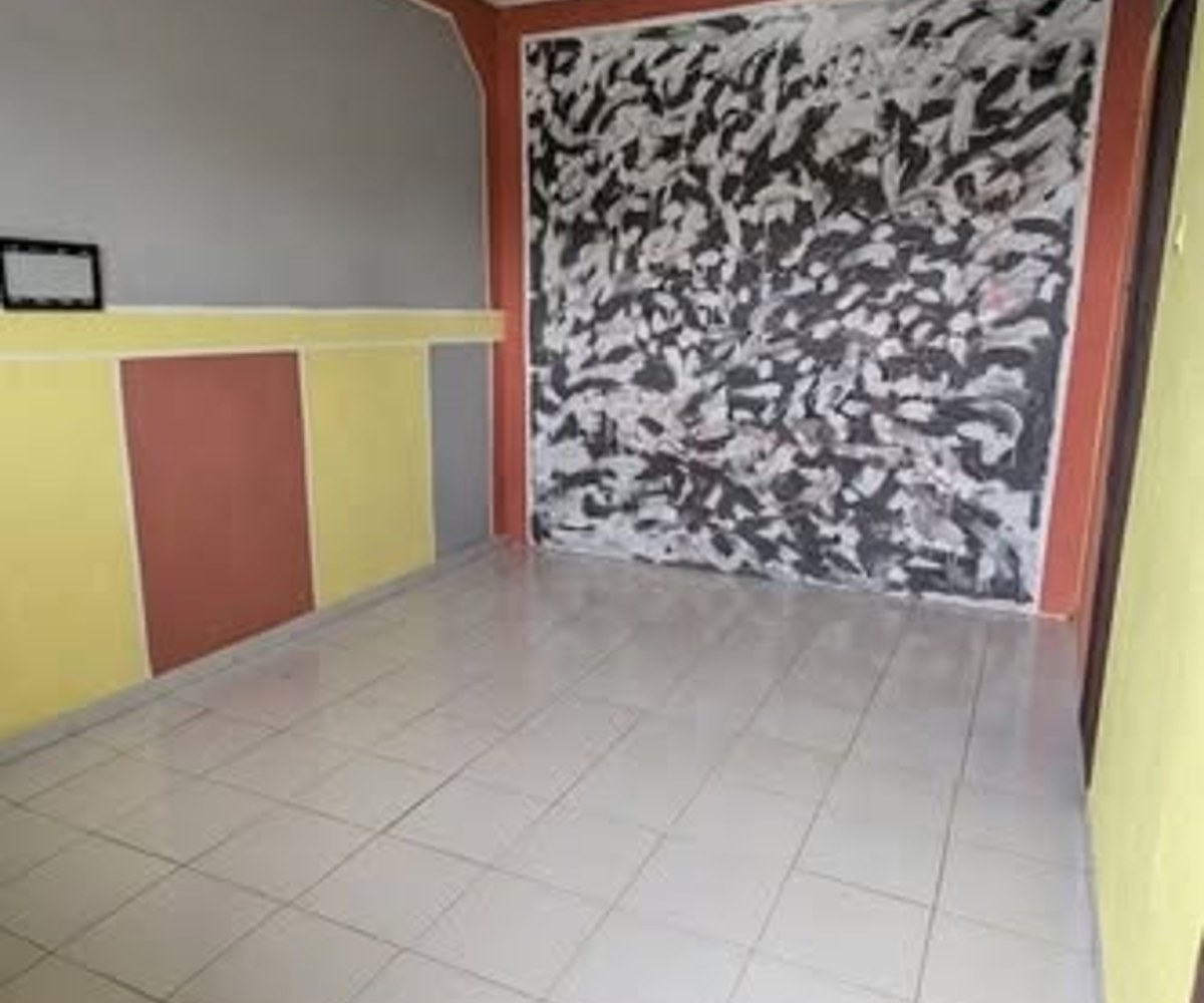 chambre moderne avec cuisine placard balcon personnel à ndogbong bel air à 400m du goudron à l'immeuble